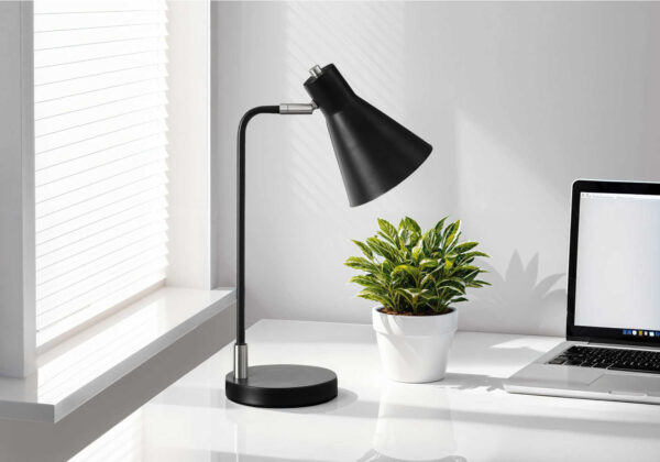 17"H TABLE LAMP BLACK / SILVER METAL - Image 2